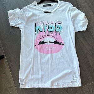 Vici lulusimon studio t-shirt. Worn once! Size M